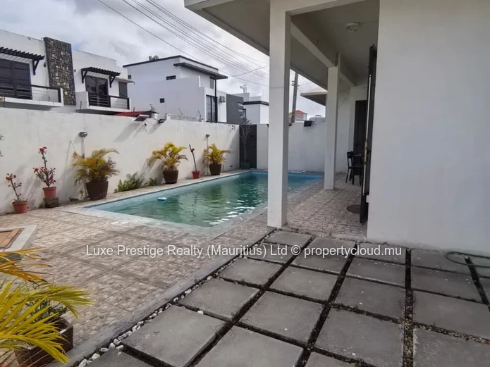 Villa de 1 Chambre à Louer à Trou aux Biches | Piscine Privée, Propriété Clôturée et Espace Extérieur