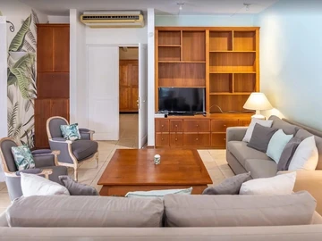 5 Bedroom Villa