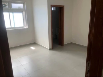 6 Bedroom House