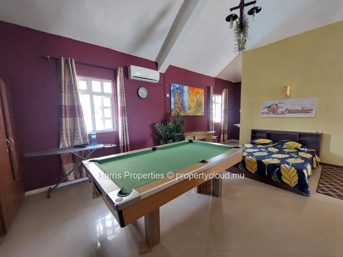 Stylish second-floor penthouse for rent in Pointe aux Piments.