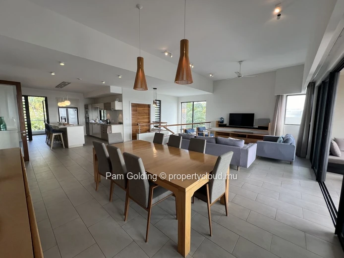 Penthouse de 3 Chambres sur les Pentes de La Tourelle avec Vues Panoramiques sur la Côte et les Montagnes