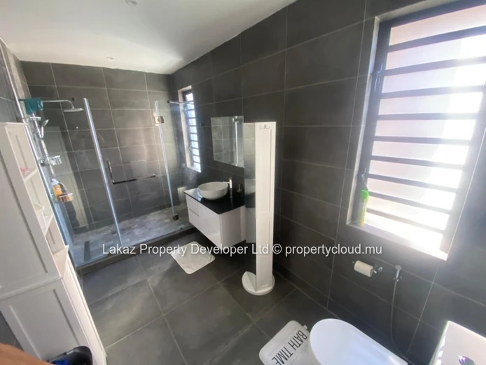 Furnished 4-Bedroom House with Swimming Pool in Pointe aux Canonniers