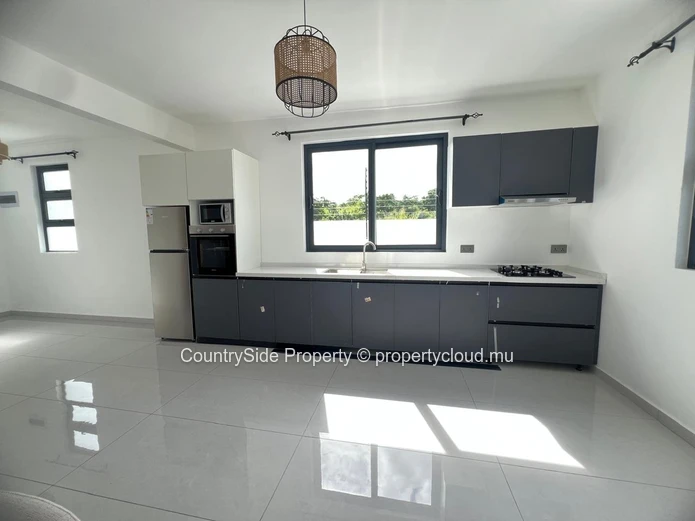 Élégante Villa Neuve et Entièrement Meublée avec Piscine à The Vale