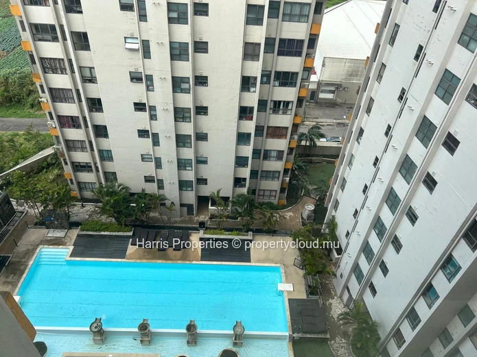 Élégant penthouse sur deux niveaux à vendre à Quatre Bornes