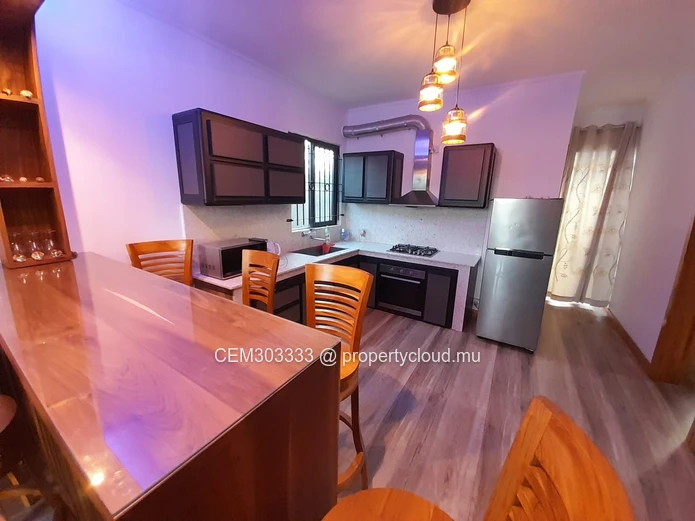 5-bedroom furnished house with large yard for rent – Pereybere