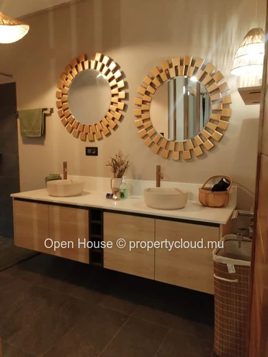 Villa 4 chambres avec piscine privée à vendre à Flic en Flac