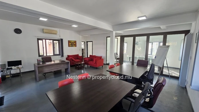Commercial building of 223m2
