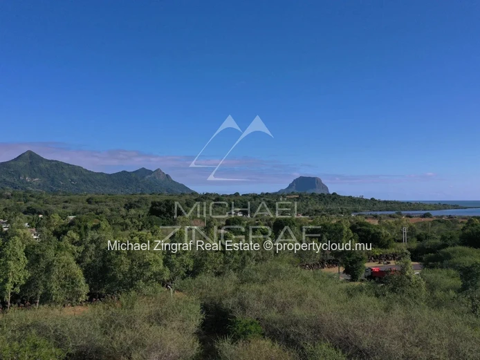Exceptional Residential Land – Black River
