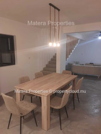 Villa de 2 chambres avec piscine privée à vendre près de The Precinct, The Vale