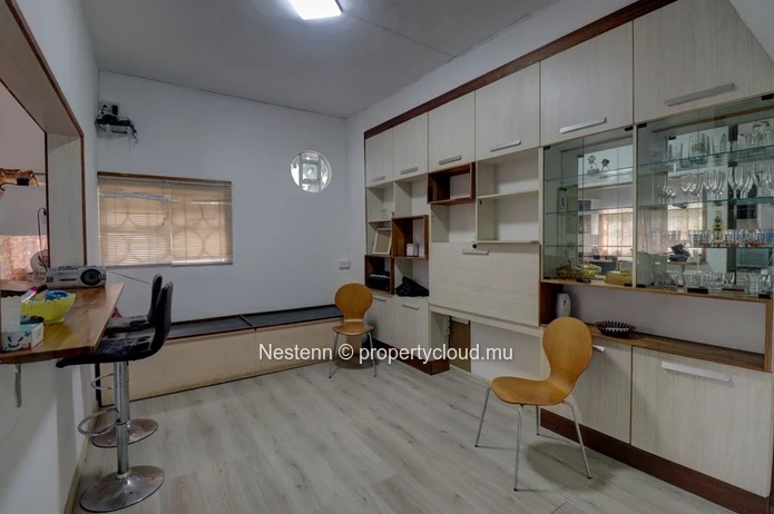 Charmante maison au rez-de-chaussée avec espace jardin – Proche du pont SAJ