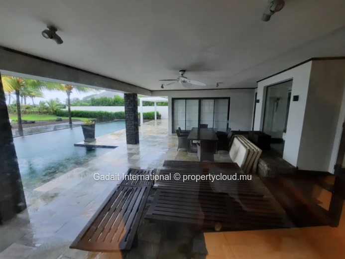 Villa de Luxe avec Vue sur le Golf à Louer à Anahita Beau Champ – 15 000 EUR / mois