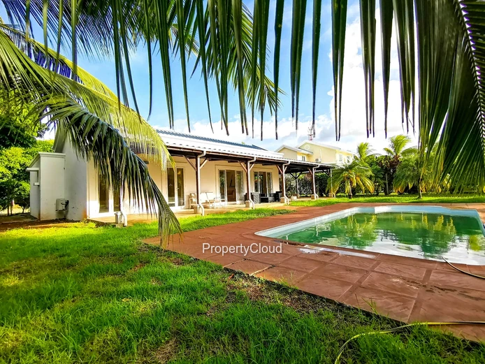 Villa Meublée De 3 Chambres Avec Piscine Privée, Prête À Emménager | Roches Noires