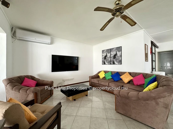 Live in the heart of Grand Bay, close to all commodities!