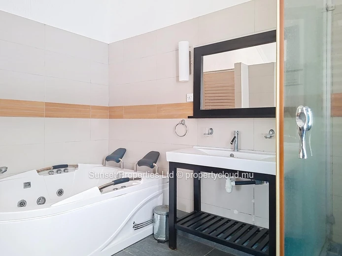 Penthouse | 3 bedrooms | 1 min from the beach