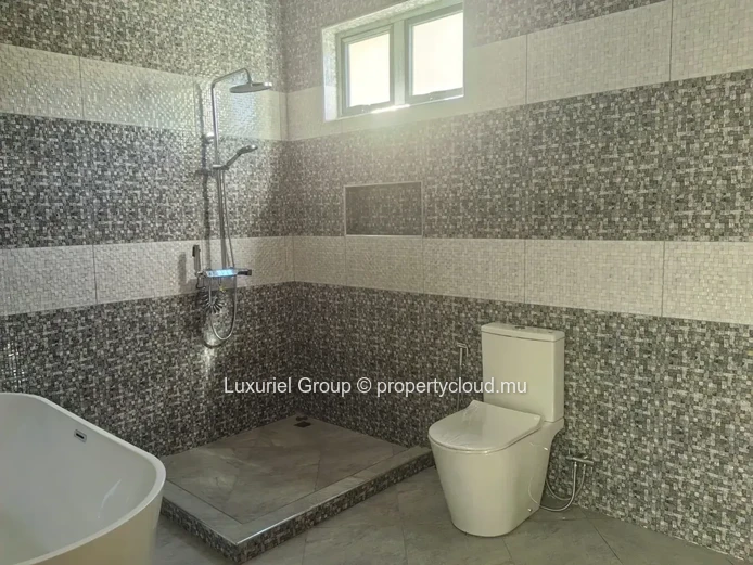 Luxury 5-Bedroom Villa for Rent in Cap Malheureux
