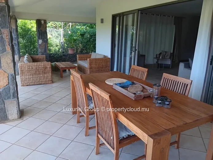 Superbe villa avec vaste jardin tropical à Grand Gaube – Long terme