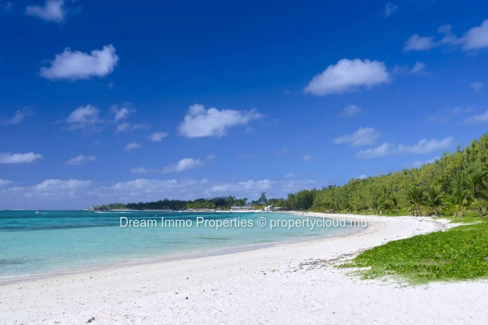 Seafront! Stunning 4-Bedroom Villa With Sea & Mountain Views In Belle Mare - Mauritius