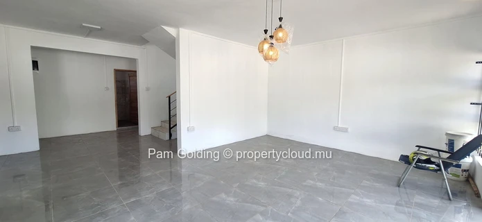 Maison neuve de 5 chambres à vendre – Pointe aux Sables