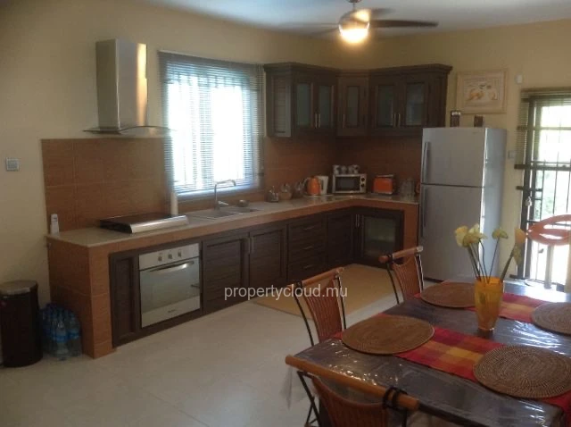 Grande villa neuve de 2990p2 comprenan 6 càc à Calodyne