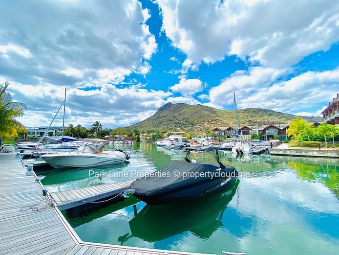 Spacieuse villa de 5 chambres avec vue imprenable sur la marina !!!