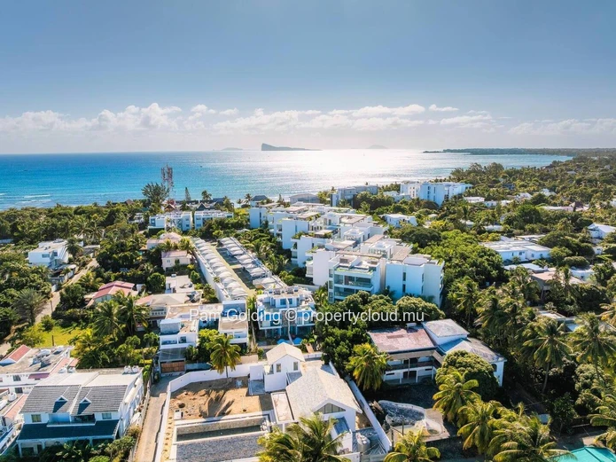 Appartement PDS à vendre à Grand Baie, 197m², 2 chambres, piscine privée, climatisé, vue sur mer et montagne, sécurit... (Mandat exclusif)