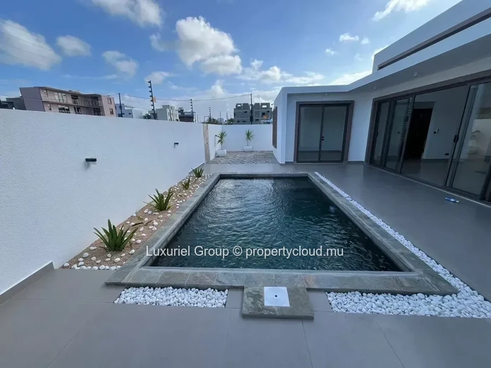 Confort et Élégance à Pereybere : Villa Neuve avec Espaces Ouverts