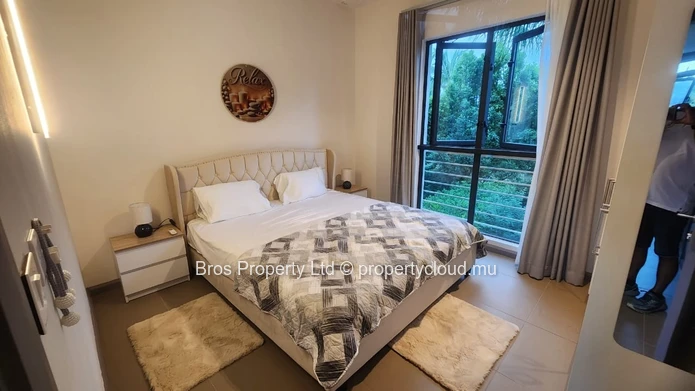 Luxueuse et moderne maison de ville de 4 chambres à louer à 90 000 Rs/mois - Azuri, Roches Noires