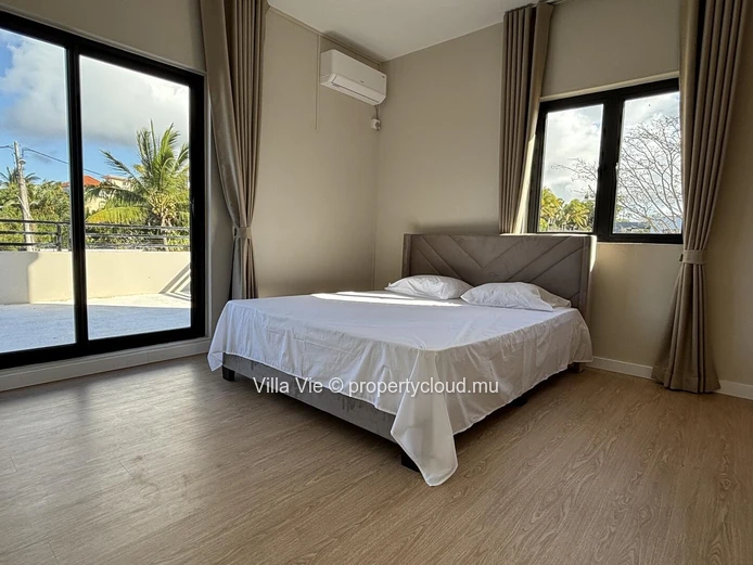 Calodyne - New 3-bedroom house with swimming pool and garden