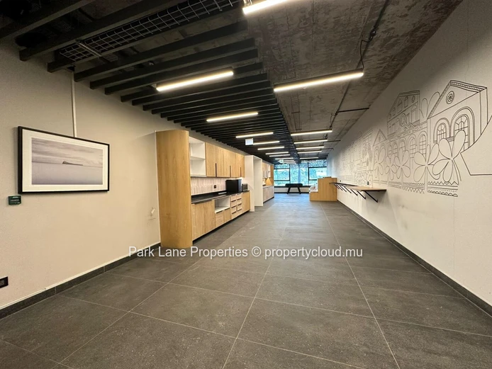 Espace de bureaux modernes dans un pôle d’affaires innovant