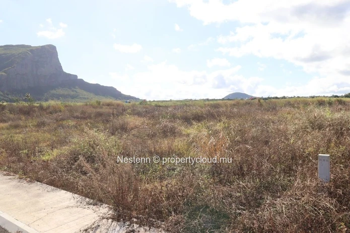Exceptional residential plot with sea and mountain views. 