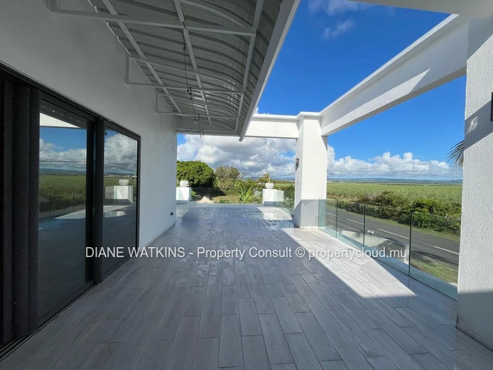 À Louer - Maison Moderne de 3 Chambres Proche de la Plage à Blue Bay
