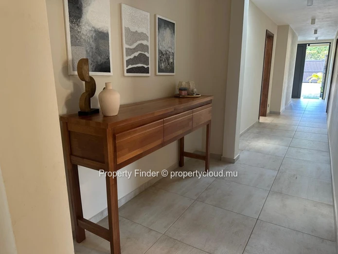 Contemporary New 4-Bedroom Residence in Tamarin