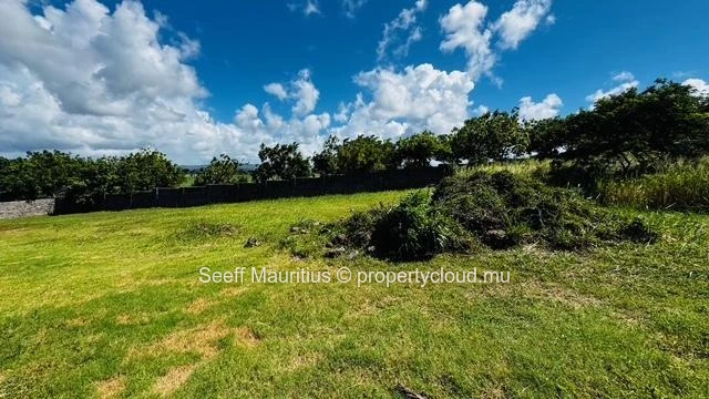 Donnez Vie à Votre Projet : Terrain d'Exception à Domaine de Hillside 2