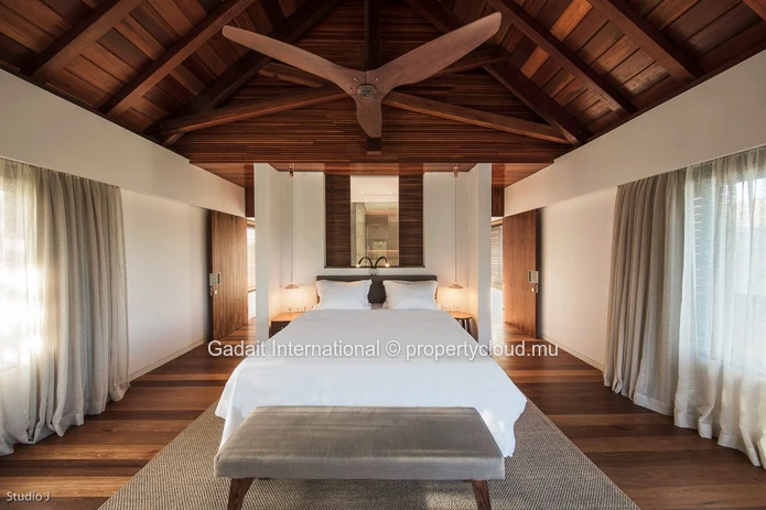 Élégance architecturale et nature préservée : une villa d'exception à Anahita Beau Champ