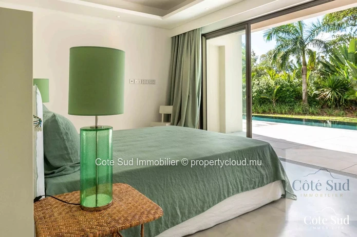 For sale - Prestigious architect-designed villa in Anahita
