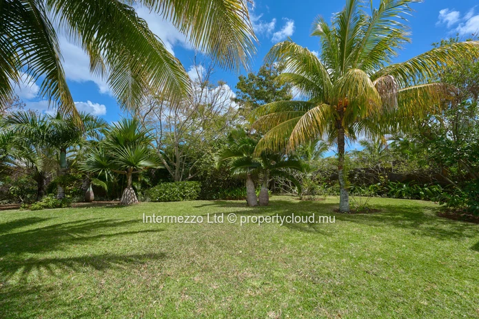 Villa 3 chambres 346 m² sur 1 748 m² à vendre – Balaclava