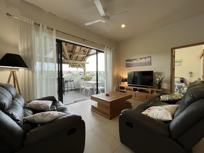 Stunning 2 Bedroom Marina Apartment with Picturesque Mountain View