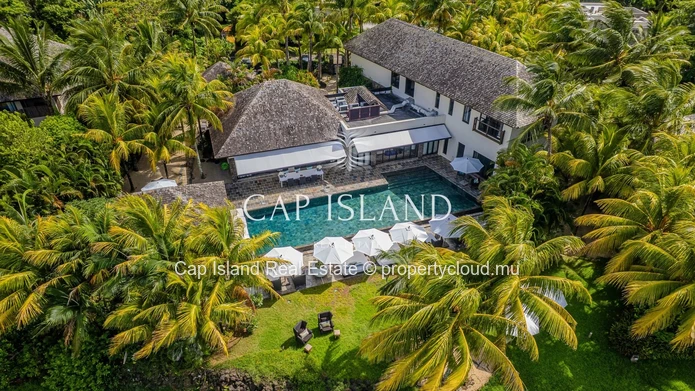Villa d’exception sur le golf, jardin tropical et vue mer