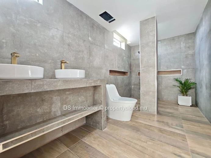 Penthouse De 3 Chambres Avec Vue Mer À Louer À Pereybere - Nord