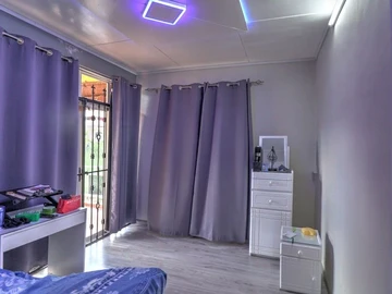 6 Bedroom House