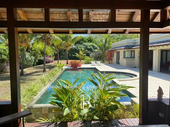 BLACK RIVER – Architect-Designed Villa – 4 Bedrooms