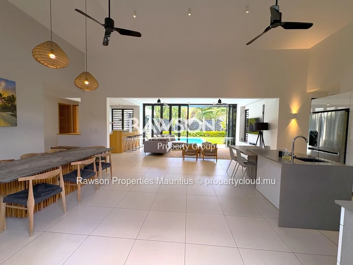 4 Bedroom Villa | Garden And Pool | Pds | Pereybere | Accessible To Foreigners | Usd