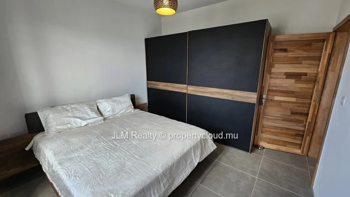 Contemporary apartment with access to a shared pool for sale in Cascavelle, Mauritius, close to all amenities