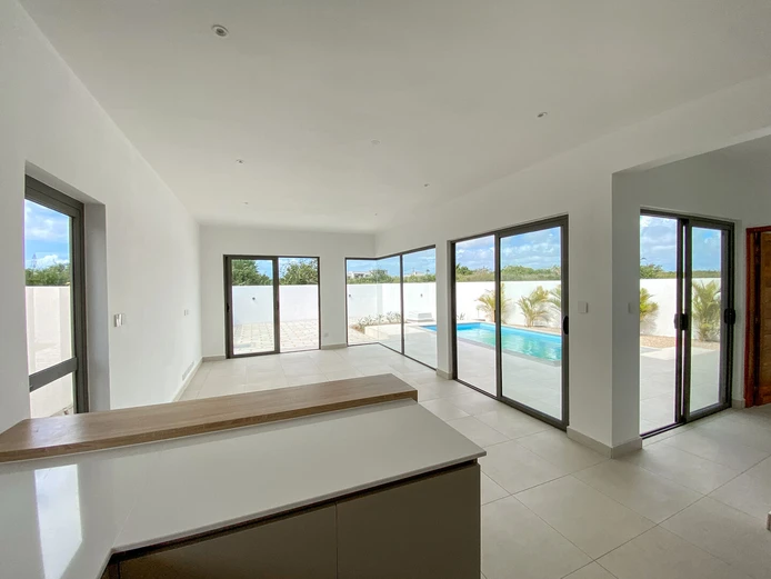 Villa neuve de 3 chambres à vendre à Péreybère
