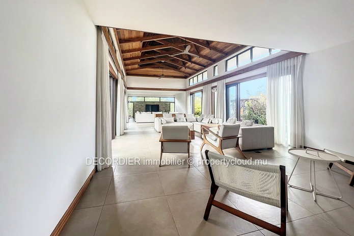 Contemporary villa located in a secure residence