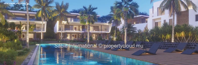 Penthouse à vendre à Rivière Noire, 470m², 3 chambres, piscine privée, vue mer et montagne. Proche des commodités.