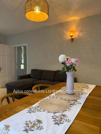 Stylish 2-Bed Apartment in Flic en Flac with Pool View