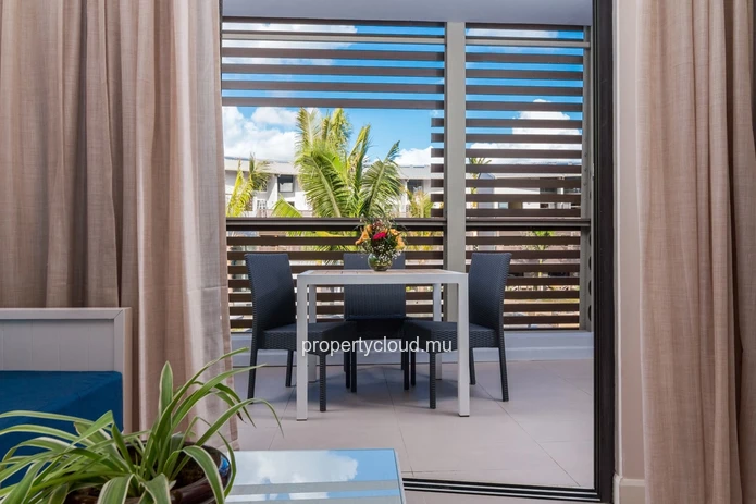 Situé dans la résidence Be Cosy à Trou aux Biches, cet appartement de 50m2 au premiere etage entièrement meublé offre...