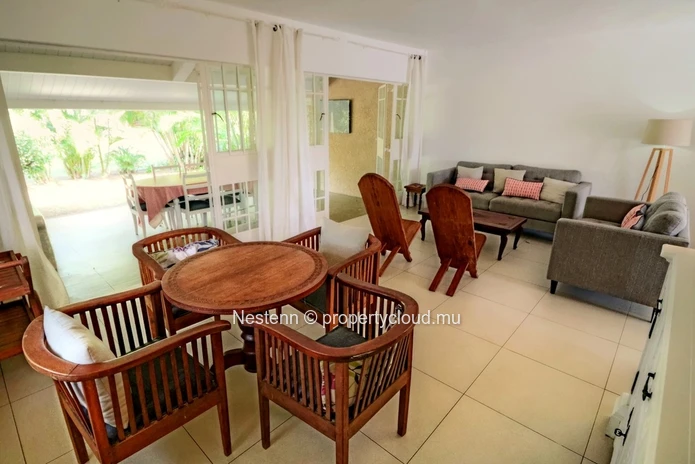 Semi-detached 3-bed house in a popular residence with huge garden