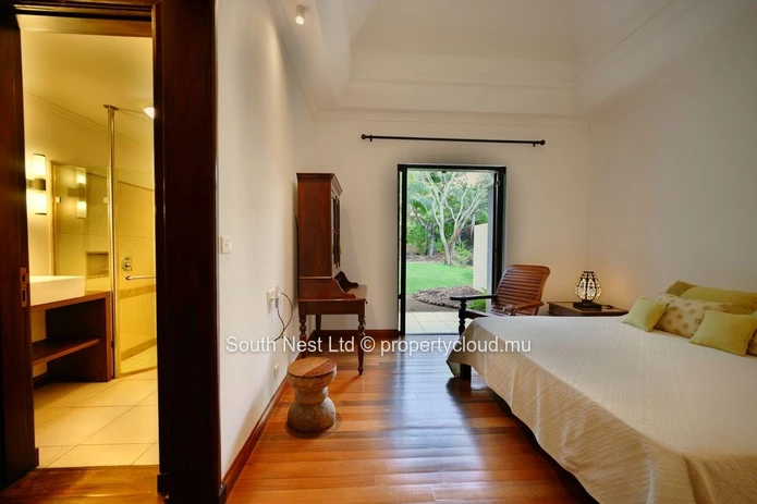 Villa de Prestige dans un Domaine Golfique à Tamarin | Piscine Privée & Vue Montagne
